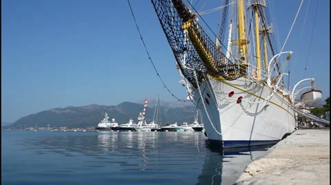 Old sailing ship Vídeo Stock 32695587