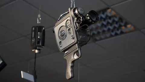 Old school video camera with handle like gun Vidéo 117994779