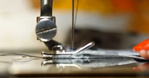 Old sewing machine in work process 스톡 동영상 82574562