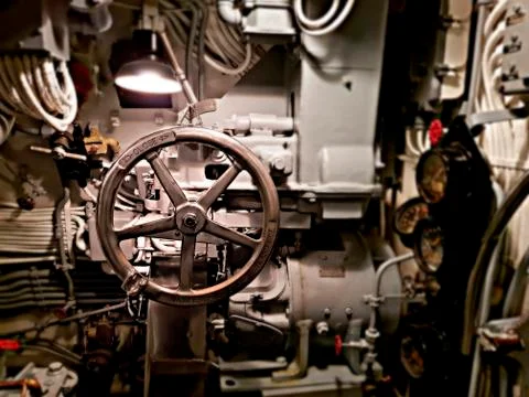 Old Ships valves, main engine, engineering interior of a submarine Foto stock