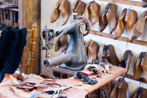 Old shoe workshop Foto stock