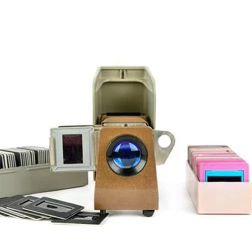 Old slide projector and set of slides isolated on white background. 스톡 사진