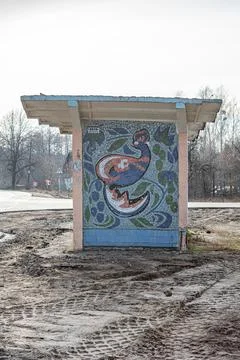 Old Soviet bus stop with mosaic in Kamin?  village. Zhytomyr oblast, Ukraine  Stock-Fotos