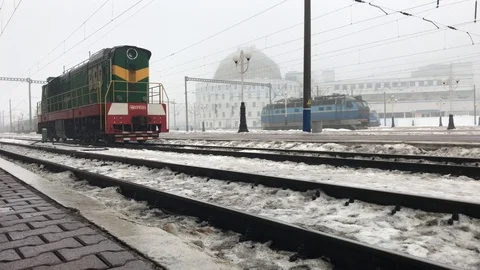 Old soviet train going to the station Video stock 103737377