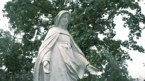 Old statue of Virgin Mary Stock-Footage 261180748