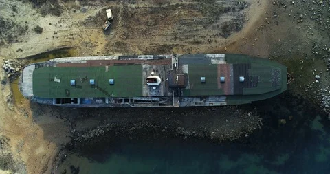 Old steamer on earth top view 스톡 동영상 103872543