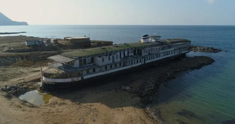 Old steamer stranded Vídeo Stock 103919184