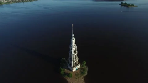 Old steeple sticking out in the middle of the river. Fly around. Stock-Footage 63764977