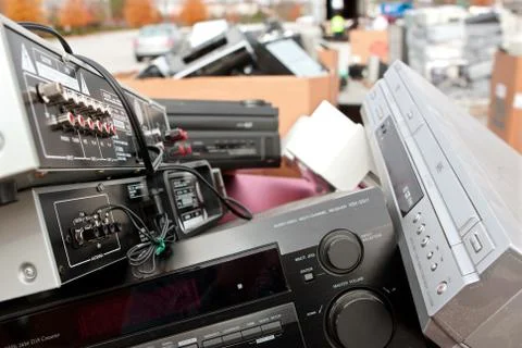 Old stereos and electronics pile up at recycling event Foto stock
