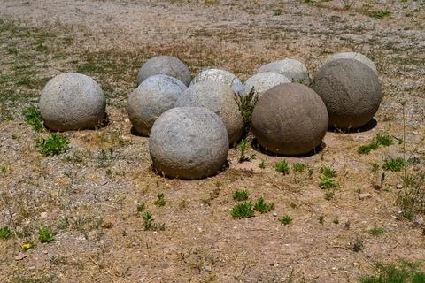 Old stone spheres or kernels Foto stock