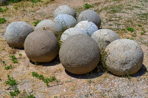 Old stone spheres or kernels Foto stock