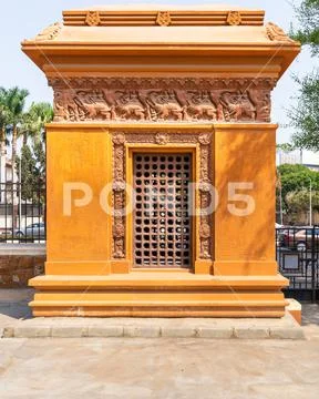 Old stone stall with ornamental wall and wooden grid window Stock Illustration