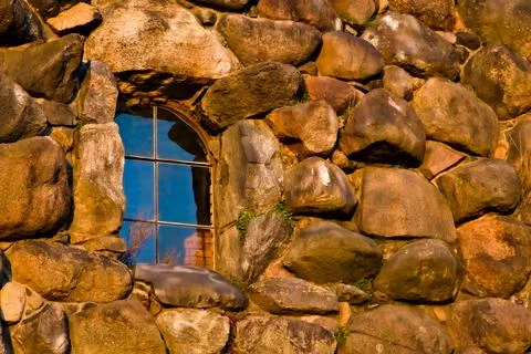Old Stone Wall with Reflective Window Foto stock