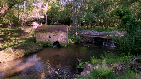 Old stone watermill by a river in Parque de Lazer da Varzea Vídeo Stock 335491345