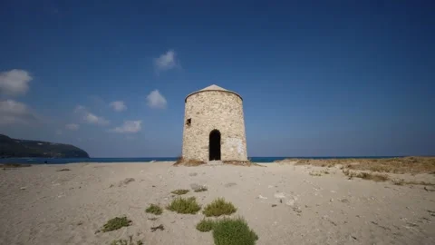 Old Stone Windmill on Sandy Coast of Lefkada Island in Greece Vidéo 348738044
