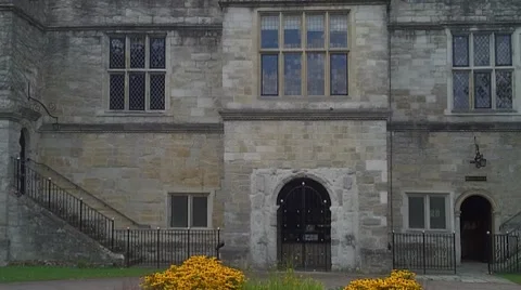 Old Stonewalled Building Vídeo Stock 8561915