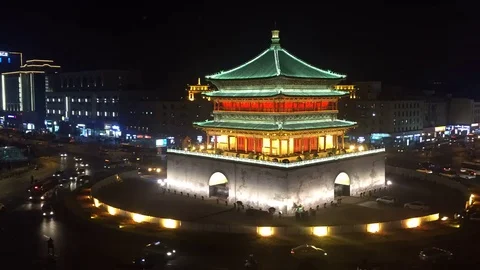 Old style architecture and traffic in xi'an Vídeo Stock 79317636