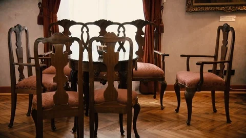 Old style Dining Table with Chairs Vídeo Stock 95777080