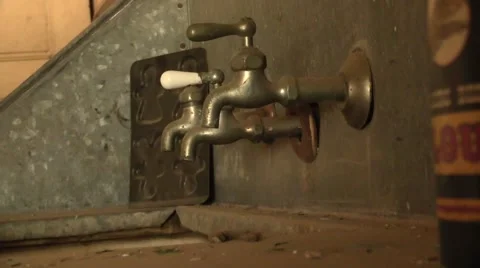 Old style faucets Vidéo 50608873