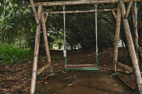 Old swing made of bamboo. Foto stock
