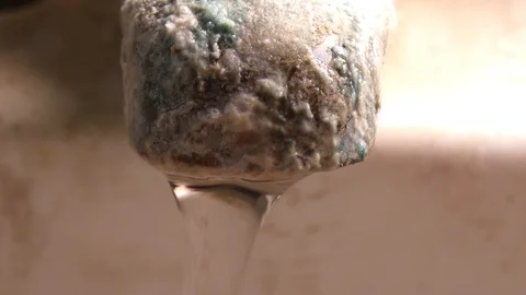 Old tap leaking water Stock-Footage 106551841