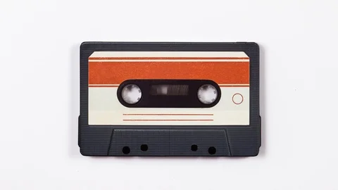 Old tape cassette spin on a white background. 4k. Stop Motion. Vídeo Stock 87166122