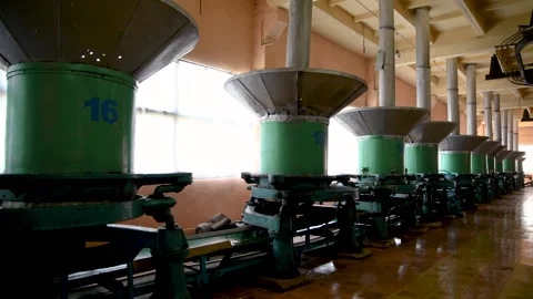 Old tea factory. Leaf grinding machine. Video stock 130575954