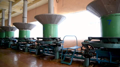 Old tea factory. Leaf grinding machine. Video stock 130576073