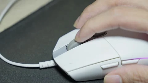 Old technology, wired computer equipment, mouse wheel button operation Stock Footage 275014454