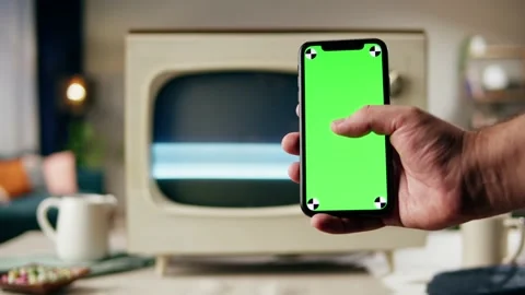 Old television with grey blank screen on home background living room, using 库存影片 168990331