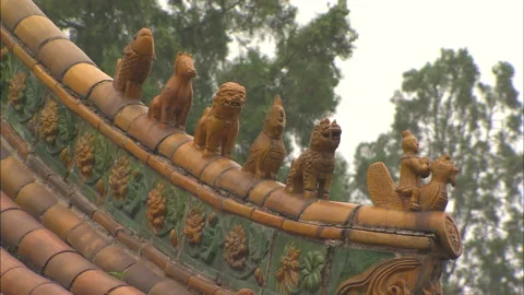 Old temple in China Door opens and closes. Stock Footage 131191193