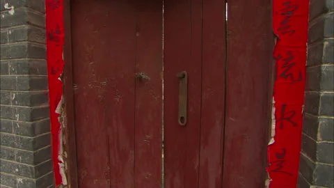 Old temple in China Door opens and closes. Stock Footage 131191731