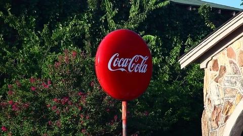 This is an old time Coca Cola sign at the Whistle Stop Cafe. Stockbeeldmateriaal 77889891