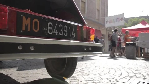 Old timer citroen 2cv rear view with sun 스톡 동영상 84298172