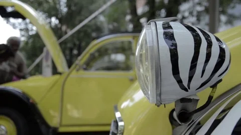 Old timer citroen zebra color front light 2cv 스톡 동영상 84298394