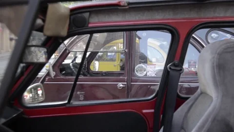 Old timer citroen zooming out interior 스톡 동영상 84297859