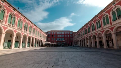 Old Town Plaza Timelapse with Moving Clouds and Changing Sunlight 库存影片 331104763