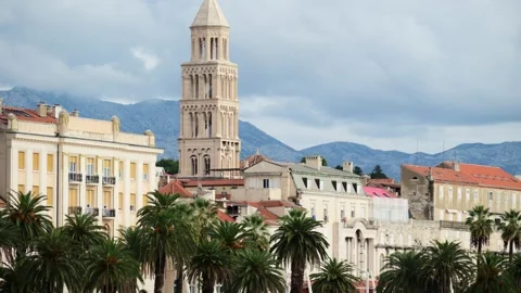 Old town split panoramic view featuring saint domnius bell tower and palm t.. 動画素材 339417098