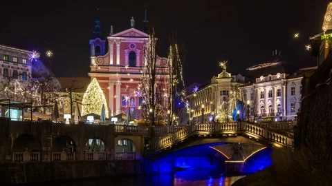 Old town, Triple bridge and river Ljubljanica at night, Ljubljana, Slovenia Stock Footage 123798999
