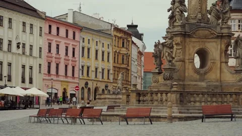 Old Town Upper square at morning in Olomouc, view on Holy Trinity Column 库存影片 130569213
