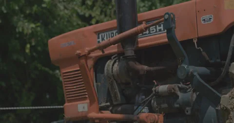 Old Tractor 4 Stockbeeldmateriaal 134167738