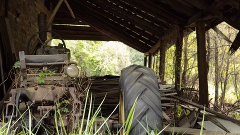 Old tractor in abandoned barn Stock-Footage 106026658