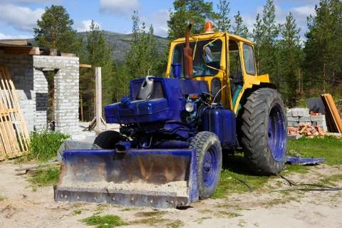 Old tractor on a construction site Foto stock
