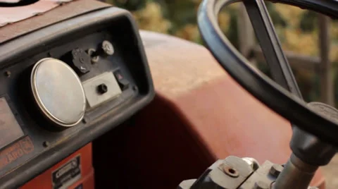 Old tractor Video stock 32099433