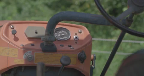 Old Tractor Stockbeeldmateriaal 134167860