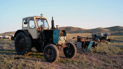 Old tractor Video stock 139025780