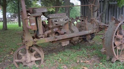 Old tractor - pan1 4K Видео 95088888