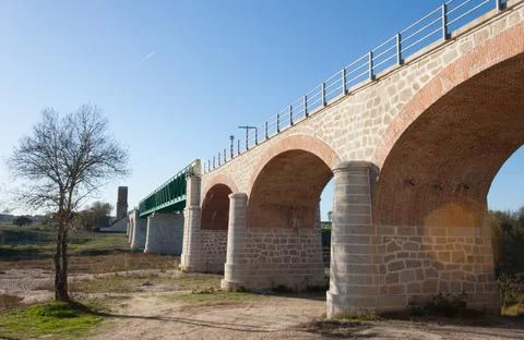Old train bridge over the Tietar river as it passes through La Bazagona, stil Stock Photos