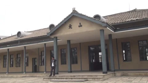 Old train station, Wonsan, North Korea Vídeos de archivo 300036791