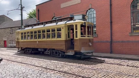 Old Tram Vídeos de archivo 243198976